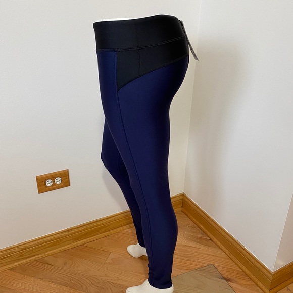 Medium Under Armour Leggings - Picture 5 of 8